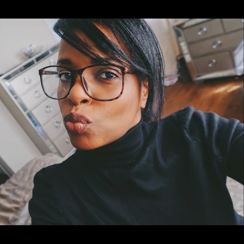 Meet your Posher, Edna Instagram: @_edellies